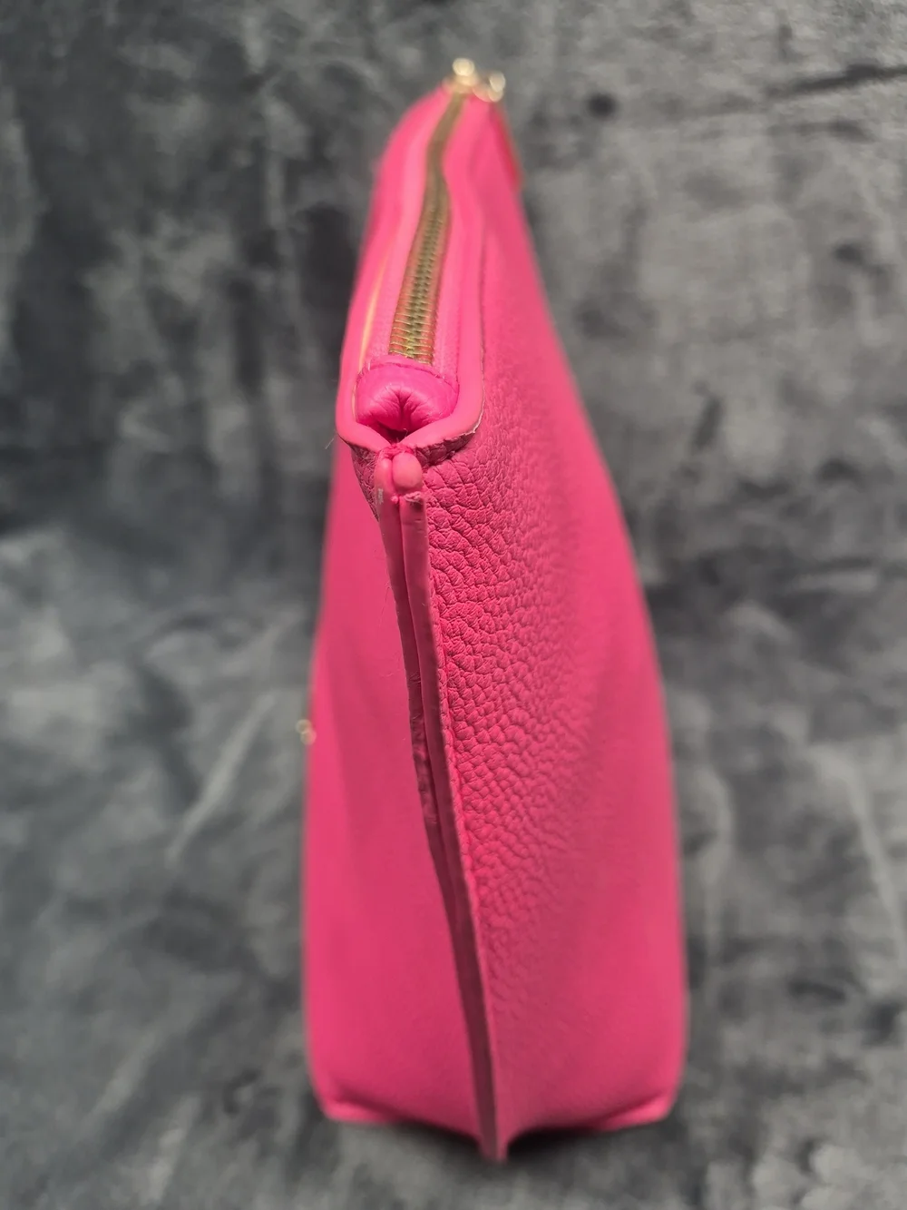 ALICE WHEELER LONDON BRIGHT PINK LEATHER LOOK CLUTCH MAKE UP TRAVEL  HANDBAG